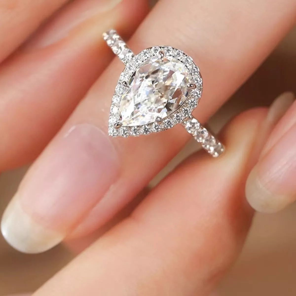 Gift-ready view of the Women's Silver Minimalist 4 Carat 925 Sterling Moissanite Ring for Everyday Styling & Gifting, styled with delicate sparkle for daily wear and gifting, made for women who want refined jewelry.