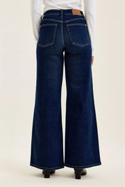 Neckline detail of the DK Judy Blue High-Waisted Wide-Leg Dark Wash Jeans, styled with polished boutique styling for day-to-night outfits, made for women who want easy layering.