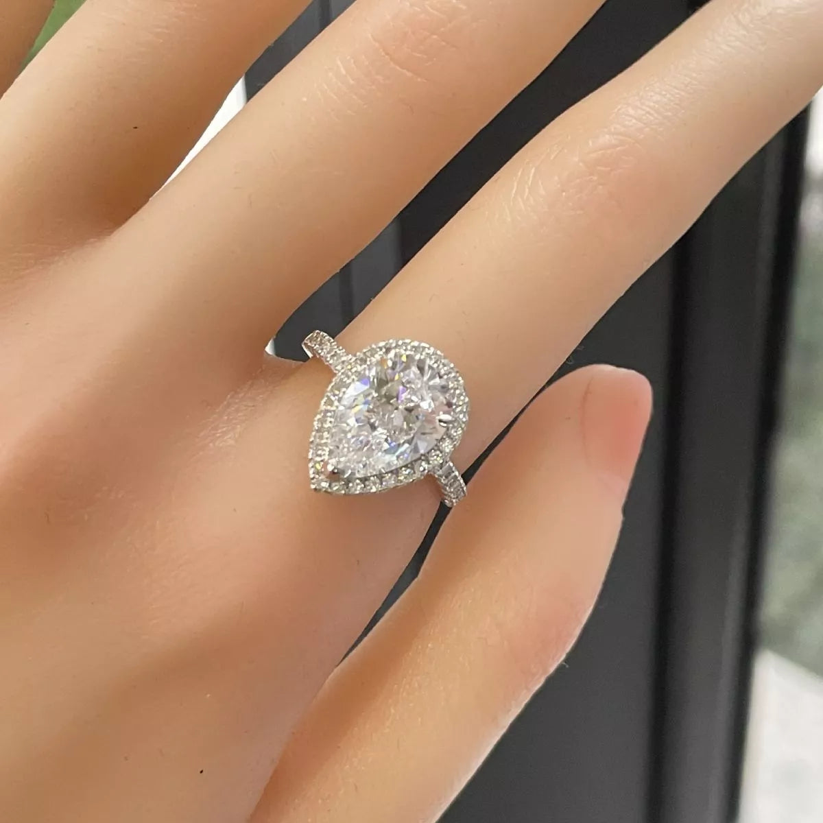 Side view of the Women's Silver Minimalist 4 Carat 925 Sterling Moissanite Ring for Everyday Styling & Gifting, styled with delicate sparkle for daily wear and gifting, made for women who want refined jewelry.