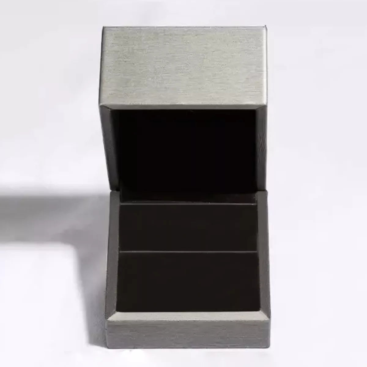 Side view of the Women's Silver Minimalist 1 Carat Moissanite 925 Sterling Ring Style 4 for Everyday Styling & Gifting, styled with delicate sparkle for daily wear and gifting, made for women who want refined jewelry.