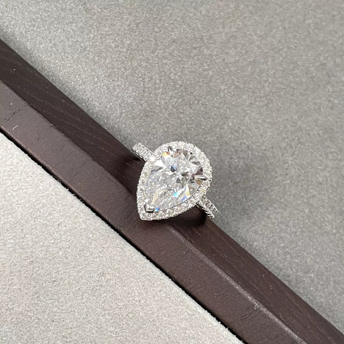 Close-up detail of the Women's Silver Minimalist 4 Carat 925 Sterling Moissanite Ring for Everyday Styling & Gifting, styled with delicate sparkle for daily wear and gifting, made for women who want refined jewelry.