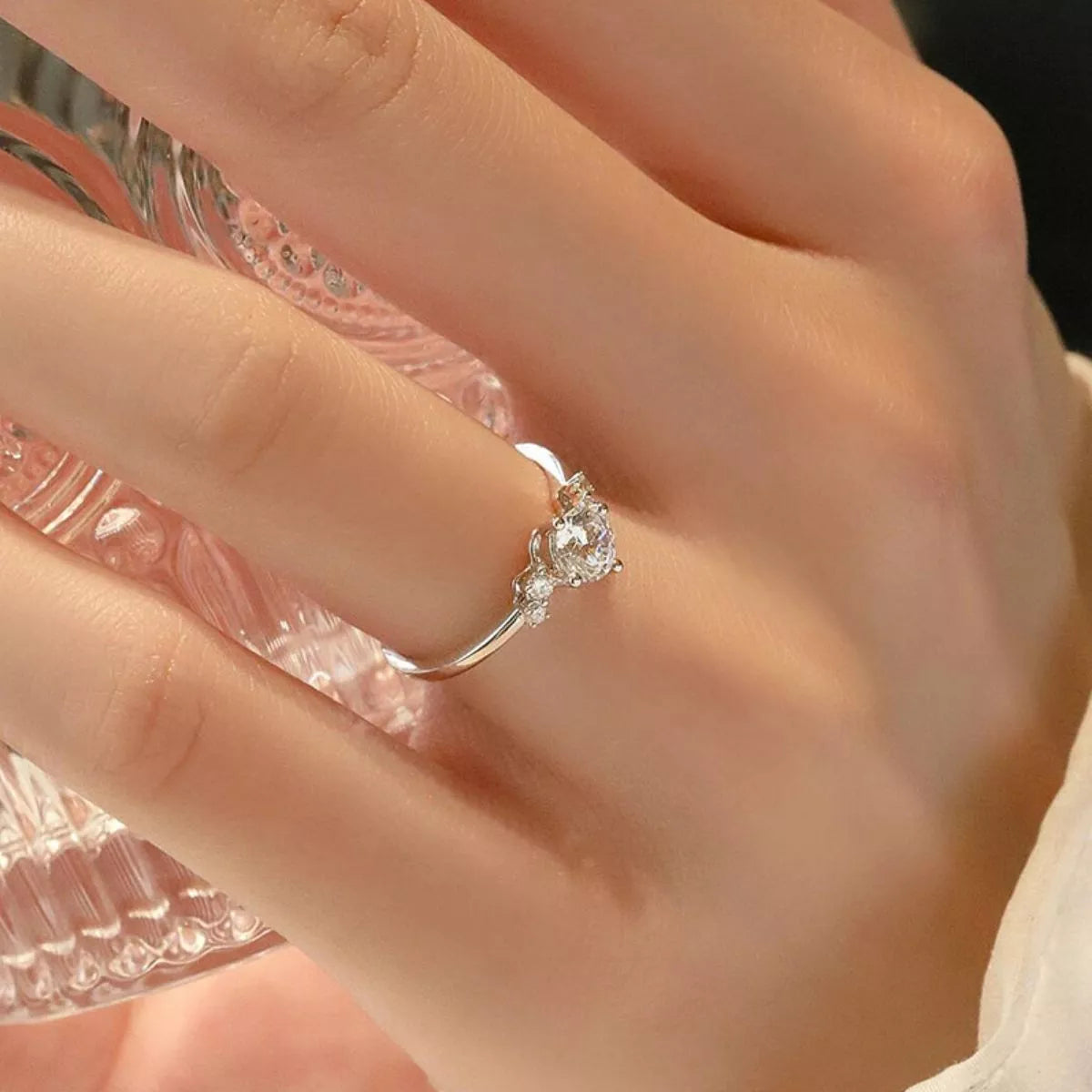Side view of the Women's Silver Minimalist 1 Carat Moissanite 925 Sterling Ring Style 4 for Everyday Styling & Gifting, styled with delicate sparkle for daily wear and gifting, made for women who want refined jewelry.